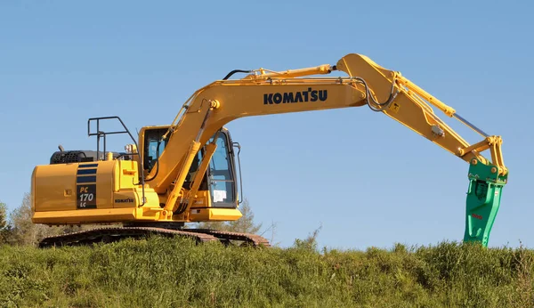 East Mountain, Kanada - 21 Mayıs 2017: Komatsu, ağır, endüstriyel ve askeri teçhizat üreten çok uluslu bir Japon şirketidir. Komatsu'nun merkezi Japonya'dadır..