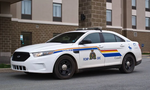 Truro, Kanada - 27 Mayıs 2020: Kanada Kraliyet Atlı Polisi veya RCMP kruvazörü. RCMP Kanada 'nın federal ve ulusal polis teşkilatıdır..