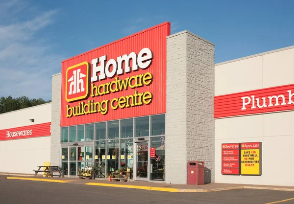 加拿大 Pictou 2015 家庭硬件是加拿大家装零售连锁店 家庭硬件拥有约一千家合作会员店 — 图库照片