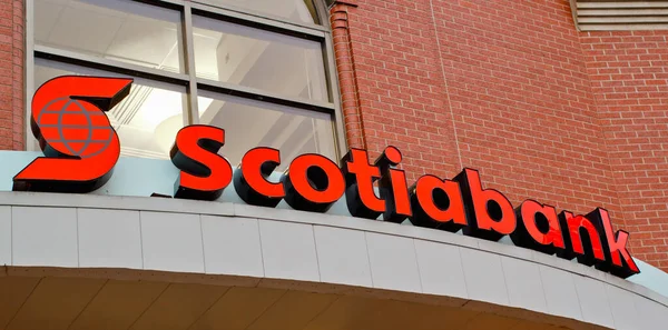 Truro, İngiltere - 30 Temmuz 2018: Scotiabank giriş işareti. Nova Scotia banka veya Scotiabank, Kanada'nın üçüncü büyük Pazar capitol ve mevduat açısından bankadır.