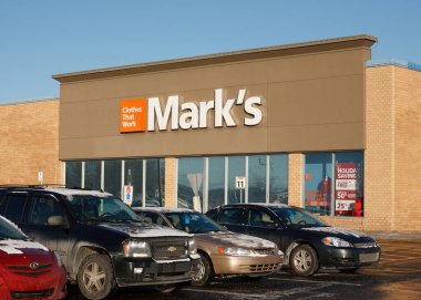 Truro, Kanada - 11 Aralık 2013: Mark's Work Wearhouse Kanada'da bir giyim perakendecisidir. Canadian Tire 2001 yılından bu yana Mark'ın sahibi.