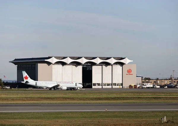 Halifax, Kanada - 04 Eylül 2014: Air Canada Askı. Air Canada Kanada'nın en büyük havayolu şirketidir. Air Canada, dünya çapında charter ve kargo hizmeti tarifeli, charter ve kargo hizmeti.