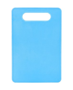 Mavi plastik kesme tahtası beyaza izole edildi.