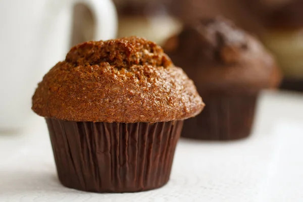 Muffin Crusca Uva Passa Fresca Con Sfondo Sfocato — Foto Stock