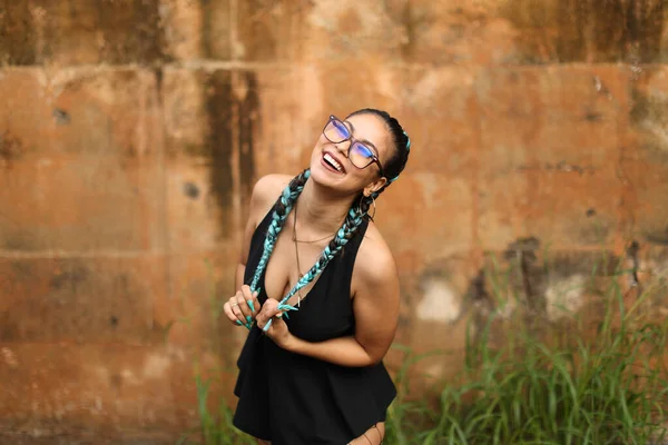 Latin Urban Playful Girl Smiling Playing Her Hair High Quality — Stockfoto
