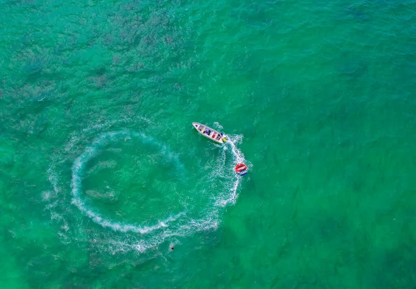 Cartagena Kolombiya yazında deniz suyu sporunun insansız hava aracı resmi