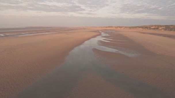 Camber Sands Beach Sunset East Sussex England Aerial Drone View — 비디오