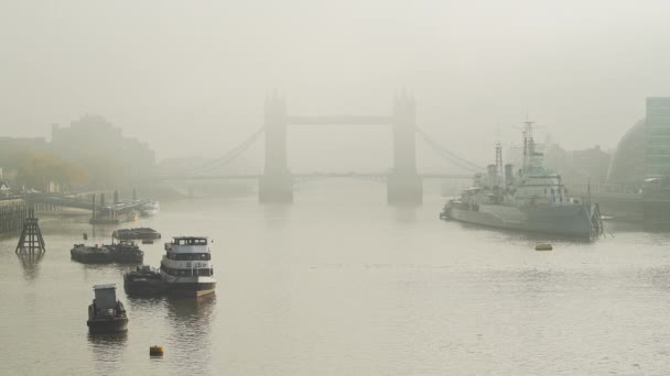 Tower Bridge London Foggy Misty Weather Mist Fog River Thames — Vídeo de Stock