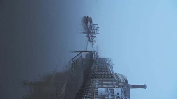Vertical Video River Thames Butlers Wharf Pier London Thick Fog — Stock videók