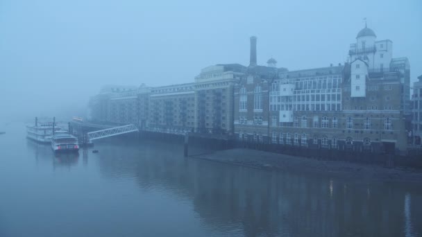 Butlers Wharf Pier River Thames Thick Fog Mist Cool Blue — Stock videók