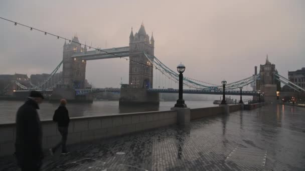 Tower Bridge River Thames Quiet Empty Deserted Streets Day One — Stock video