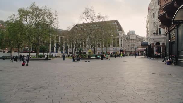 London Covid Coronavirus Lockdown Leicester Square Unusually Quiet Streets Closed — Stockvideo