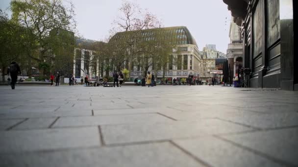 London Covid Coronavirus Lockdown Leicester Square Unusually Quiet Streets Closed — Stockvideo