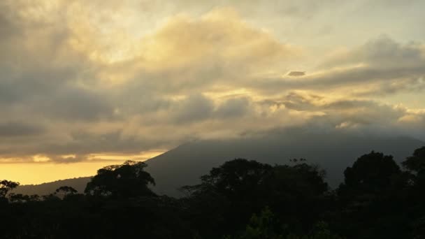 Arenal Volcano Summit Clouds Landscape Costa Rica Tropical Rainforest Jungle — Vídeos de Stock