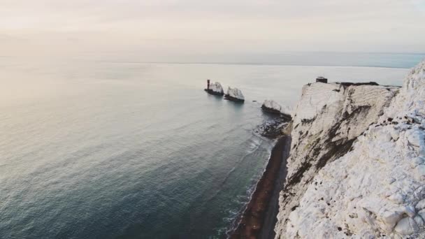 Aerial Drone Shot Beautiful Coastal Scenery Lighthouse Isle Wight Needles — Vídeo de Stock