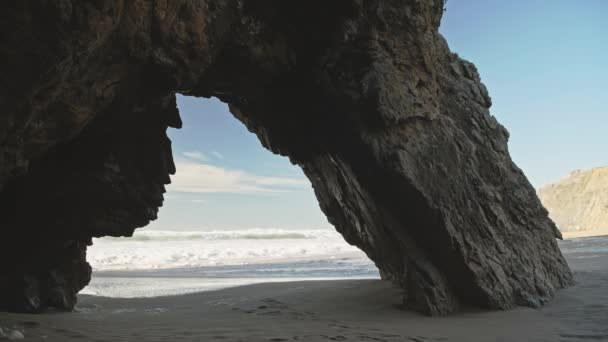 Lisbon Beach Dramatic Portugal Coast Arch Rock Formation Beautiful Coastal — Stockvideo