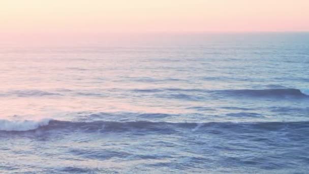 Beautiful Waves Breaking Ocean Seascape Background Sunset Sun Setting Pastel — Vídeo de stock