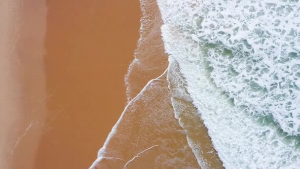 Aerial Drone Shot Waves Breaking Sandy Beach Shore Vertical Top — 비디오