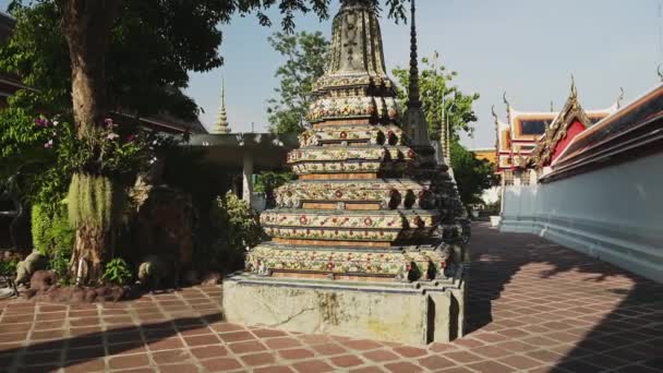 Beautiful Buddhist Temple Thailand Bangkok Temple Reclining Buddha Famous Building — Stock video
