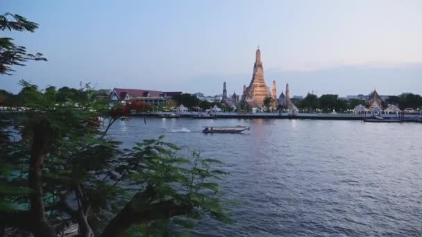 Bangkok Night Tourist Boat Water Taxi River Buddhist Temple Wat — Stok video