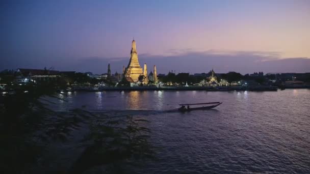 Bangkok Night Tourist Boat Water Taxi River Buddhist Temple Wat — Stok video