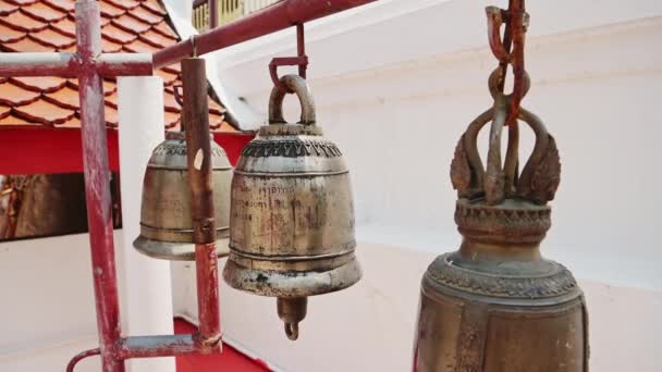 Prayer Bells Praying Chiang Mai Buddhist Temple Thailand Close Bells — Stockvideo