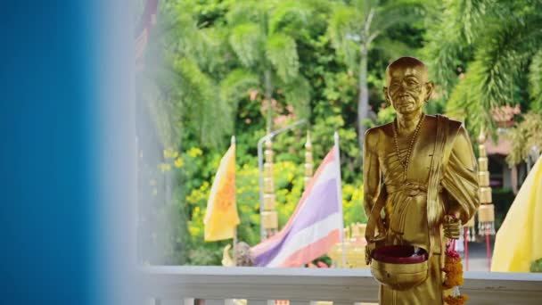 Buddhist Monk Gold Leaf Statue Beautiful Temple Chiang Mai Thailand — Stockvideo