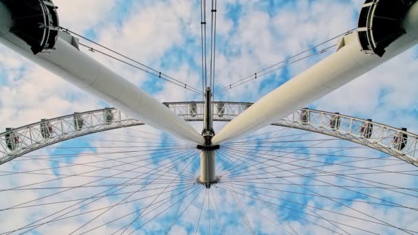 London Eye Clouds Blue Sky Iconic Building Famous Tourist Attraction — Video