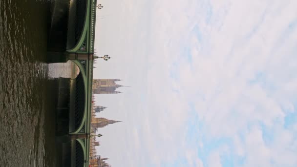 Vertical Video River Thames Westminster Bridge London Coronavirus Covid Lockdown — 图库视频影像