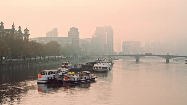 Atmospheric City Orange Misty Foggy Sunset Central London City Skyline — Vídeos de Stock