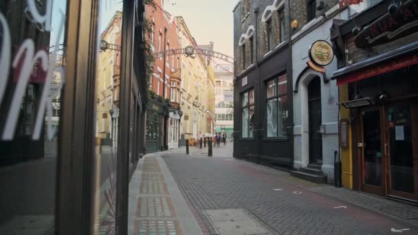 Empty London Streets Coronavirus Lockdown Showing Quiet Deserted Carnaby Street — стоковое видео