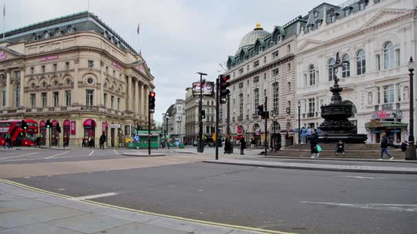 Empty Tourist Attraction Roads London Covid Coronavirus Lockdown Piccadilly Circus — Stock video