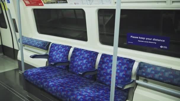 Empty Seats London Underground Tube Train Carriage Covid Coronavirus Lockdown — Vídeo de Stock