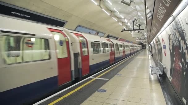 London Underground Tube Train Covid Coronavirus Lockdown Pandemic England Showing — Vídeo de Stock