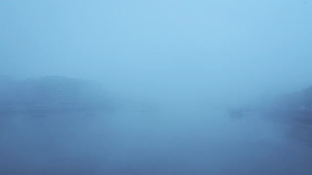 Timelapse London River Thames Foggy Misty Morning Time Lapse Mist — Vídeos de Stock