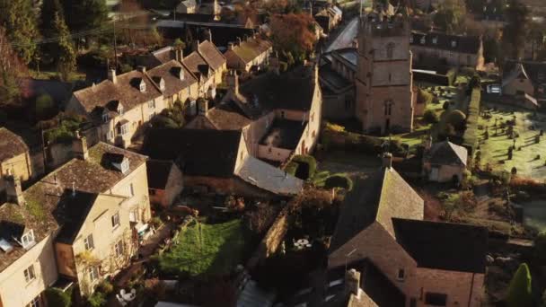 Aerial Drone Video Cotswolds Village Church Rural Scene English Countryside — Vídeo de stock