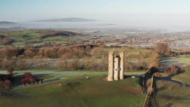 Aerial Drone Video Broadway Tower Famous Old Building Landmark Cotswolds — Stockvideo