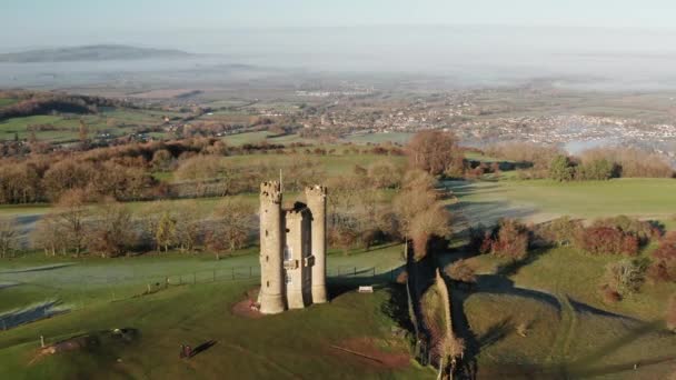 Aerial Drone Video Broadway Tower Famous Iconic Tourist Attraction Cotswolds — Stockvideo