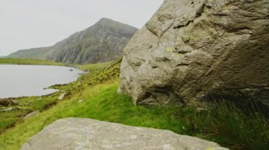 Wonderful View Of The Llyn Idwal In Cwm Idwal, Snowdonia National Park In Wales, UK - Perfect Hiking Spot - panning shot
