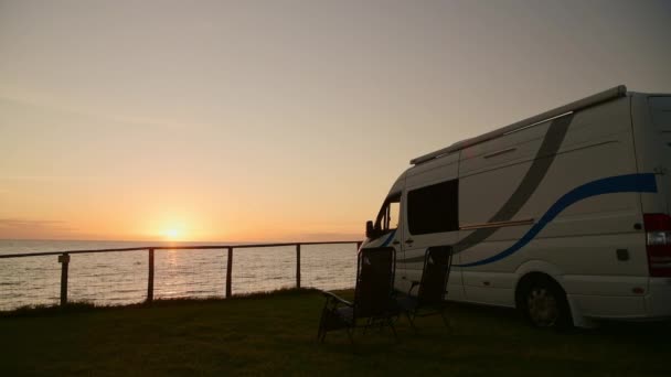 Camper Van Parked Coast Beautiful Seafront Sunset View Camping Concept — Vídeos de Stock