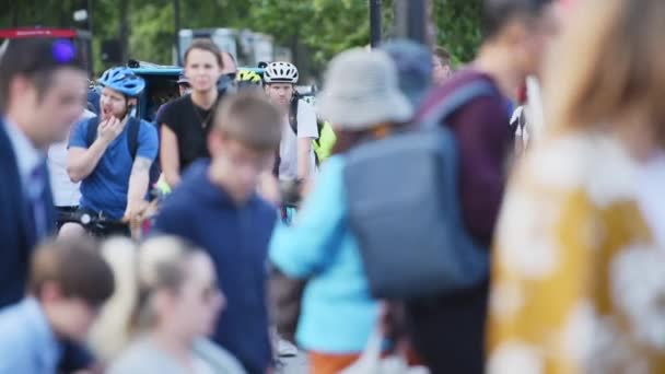 Anonymous Crowd Crossing Street Front Cyclists Waiting Turn Slow Motion — 图库视频影像