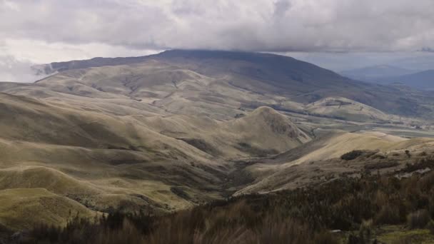 Illiniza Volcanic Mountains Landscape View Cloudy Day Ecuador — Vídeo de Stock