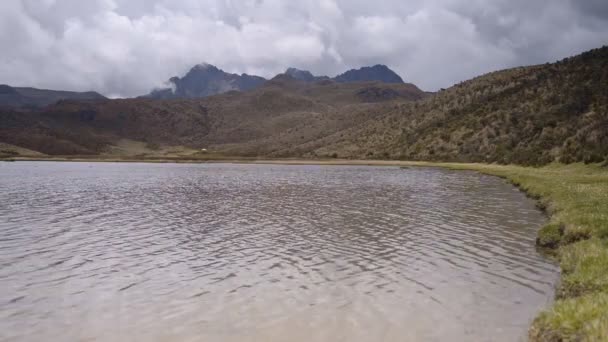 Landscape View Ruminawi Volcano Lake Limpiopungo Ecuador Cloudy Day — Stock video