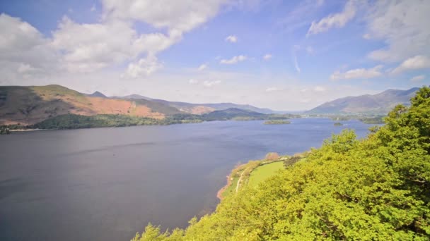 Beautiful Landscape Lake District Surrounded Green Mountains Blue Sky Summer — ストック動画