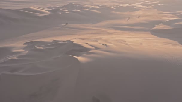 Peruvian Desert Landscape View Quad Speeding Distant Dunes Dusk — ストック動画
