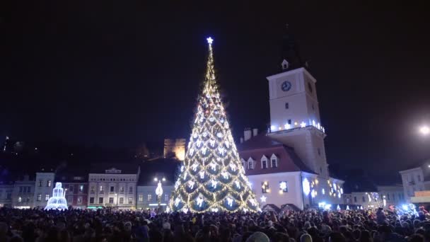 People Waiting Christmas Tree New Year Brasov Town Square Romania — стоковое видео