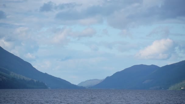 Beautiful Blue Misty Scenery Caledonian Canal Scotland Wide Shot — 图库视频影像