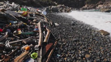 Environmental destruction from plastic waste causes climate change, pollution and climate change, and destroys oceans