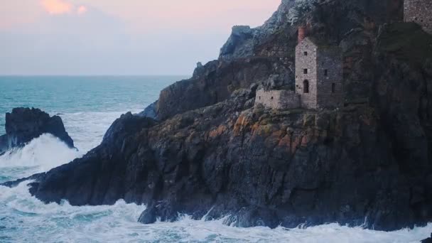 Botallack Tin Mines Cornwall England Waves Crashing Seashore Cliffs Sunset — стокове відео