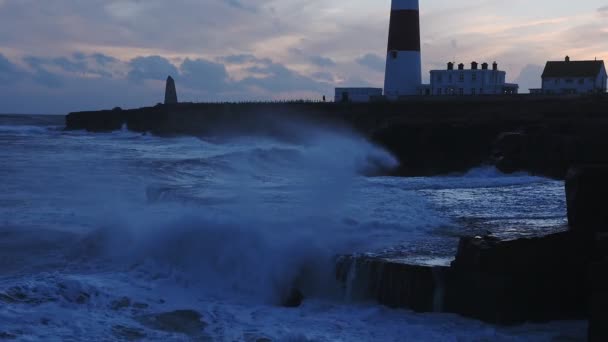 Stormy Waves Crashing Coastline Portland Bill Lighthouse Sunset — Wideo stockowe